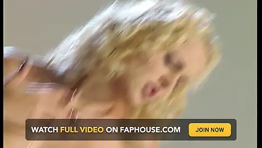 Sarışın götten seviyor