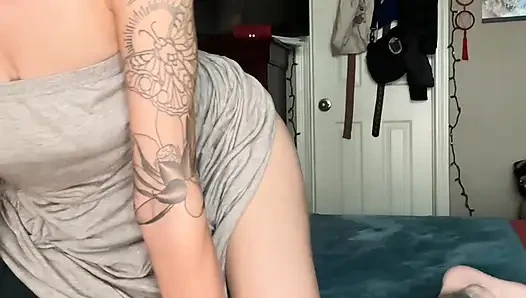 Horny MILF Chery Uses Clit Sucking Toy to Cum