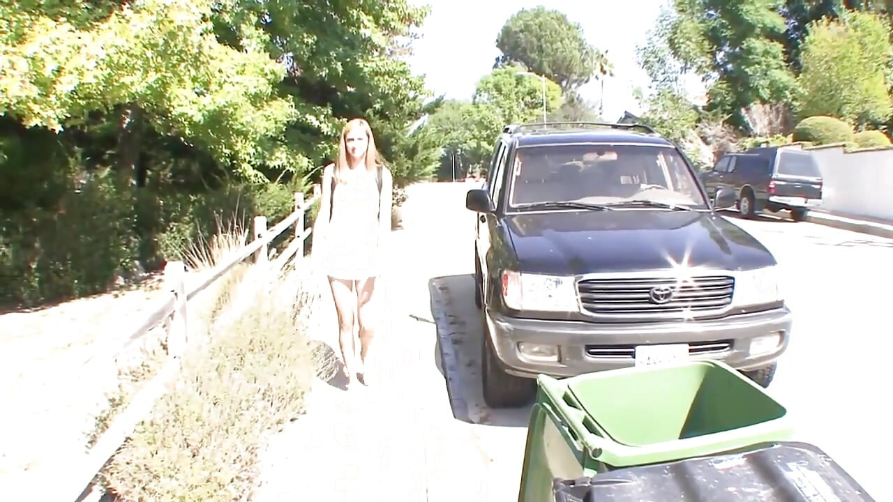 Si jalang blonde yang bagus menikmati zakar yang hebat!!