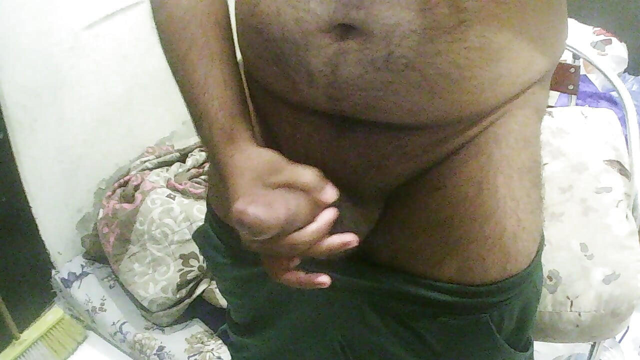 masturbándome con mi polla de mala suerte
