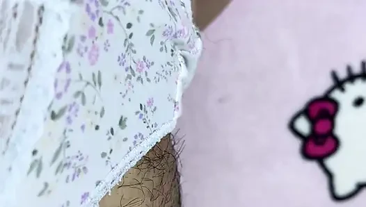 Büyük, tüylü ve büyük vajinamı mastürbasyon yapıyorum