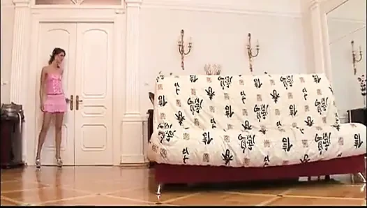 Все в ее молодой заднице!!