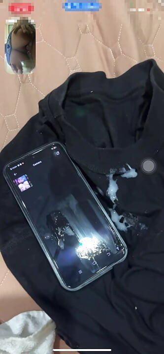 Prijateljevi muž jedva čeka da vidi velike sise.