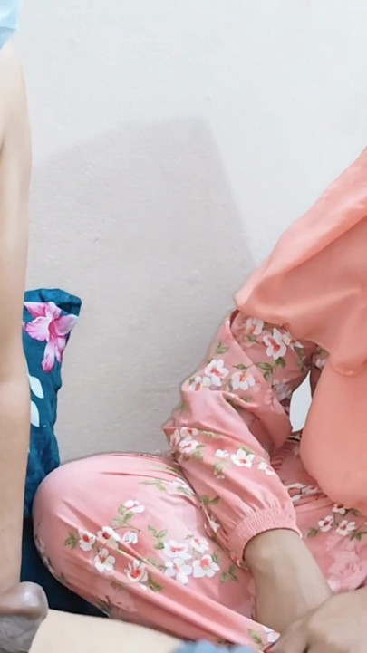 Indian beautiful hijabi sister in law romantic conversation with brother in law and hand job.(Full Bangla Audio) viral video. | Clip 1