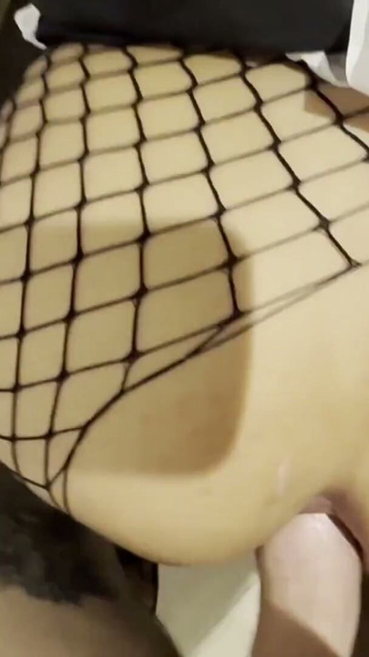 La bonne asiatique délaisse le ménage pour une sodomie intense. Partie 1 | Clip 2