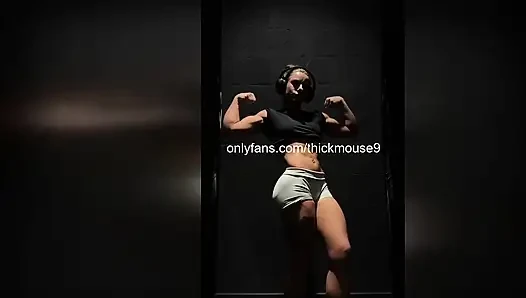 Virgins Fitnessstudio Livestream Muschi-Leck: Squirting-Einweichen-Geräte