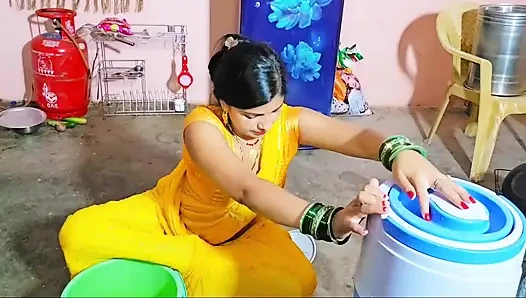 Kadın terziyi evine çağırıyor ve adam ölçüler aldı ve onunla seks yaptı.