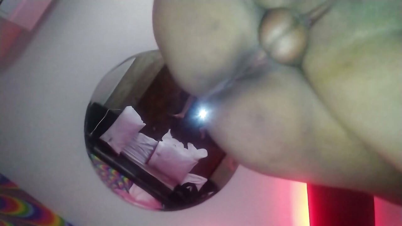 grubo jebana od muževljevog prijatelja i baš kad je svršavao, zazvonio je telefon