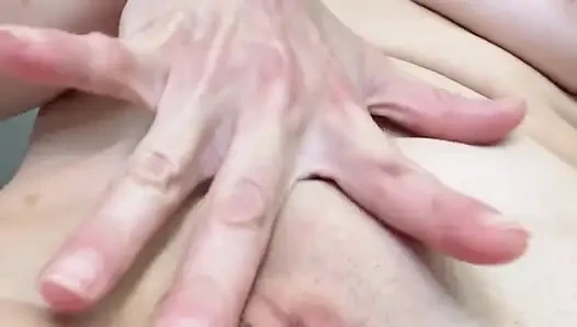 Berdiri di rumah muncrat