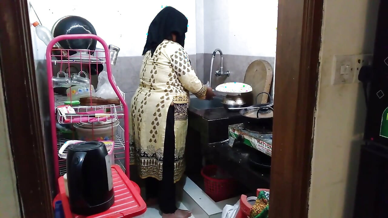 Neighbor Fucks Tamil Muslim Hot Stepaunty While Cooking - Indian Sex