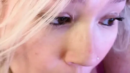 Piggy Rose сосет толстый член медведя в прямом видео от первого лица