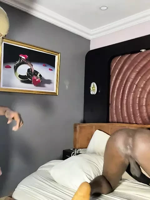 Esse cara fodendo tão duro na cama .i Love the Way He Fuck Me