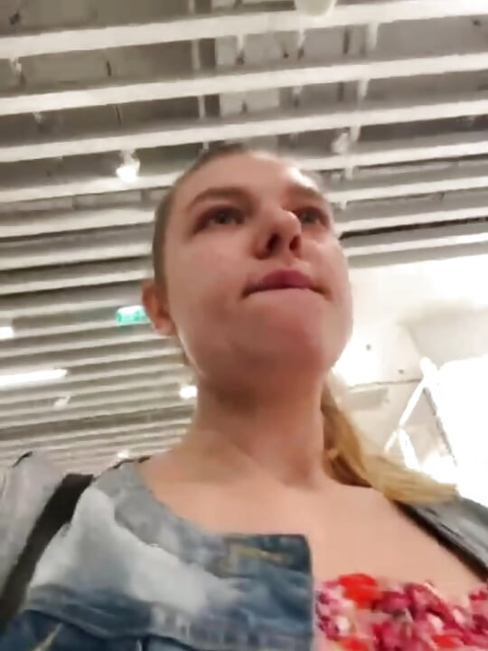 Public Squirting in the changing room with jucielussie