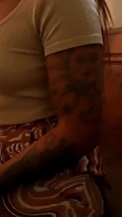 لحظة مذهلة من "Mike Big Dick e14: Petite Latina يتم حشوها في عربة سكن متنقلة قذرة"