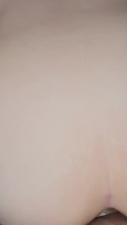 With the "PLUME" vibrator from SVAKOM, I make my holes vibrate while they are being destroyed | Clip 2