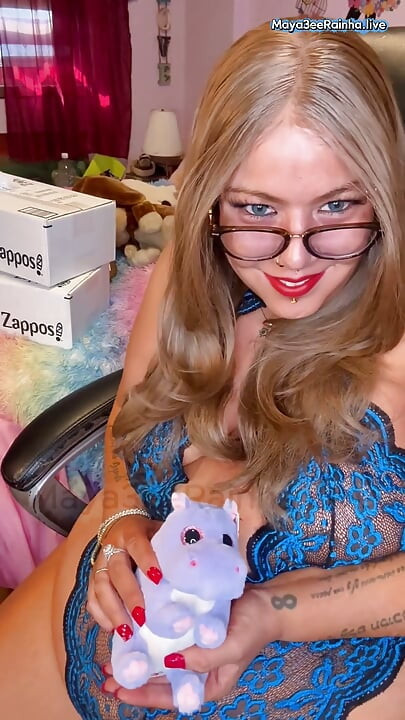 Brazilian BBW MILF Goddess in Lace Lingerie & Saggy Tits Smoking While Opening Michael Kors Shoes