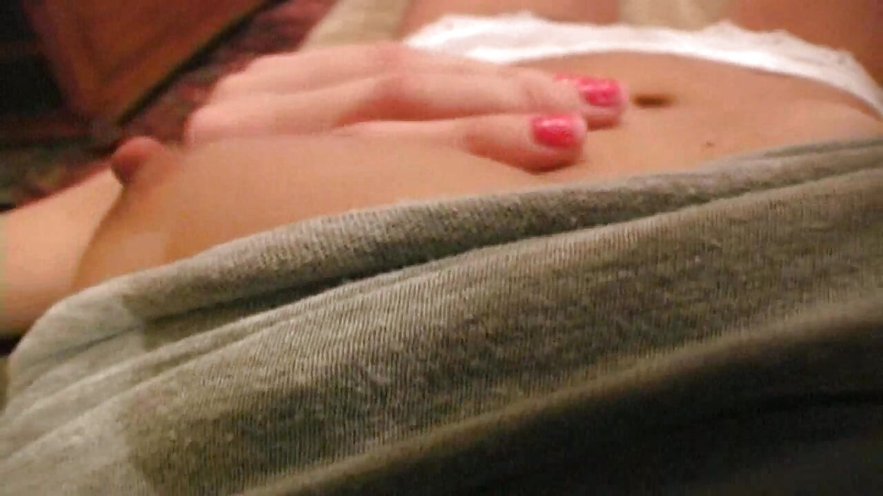 Addison esfregando buceta com Addison Rose