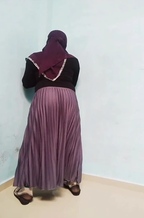 Crossdresser latihan goyang dögös
