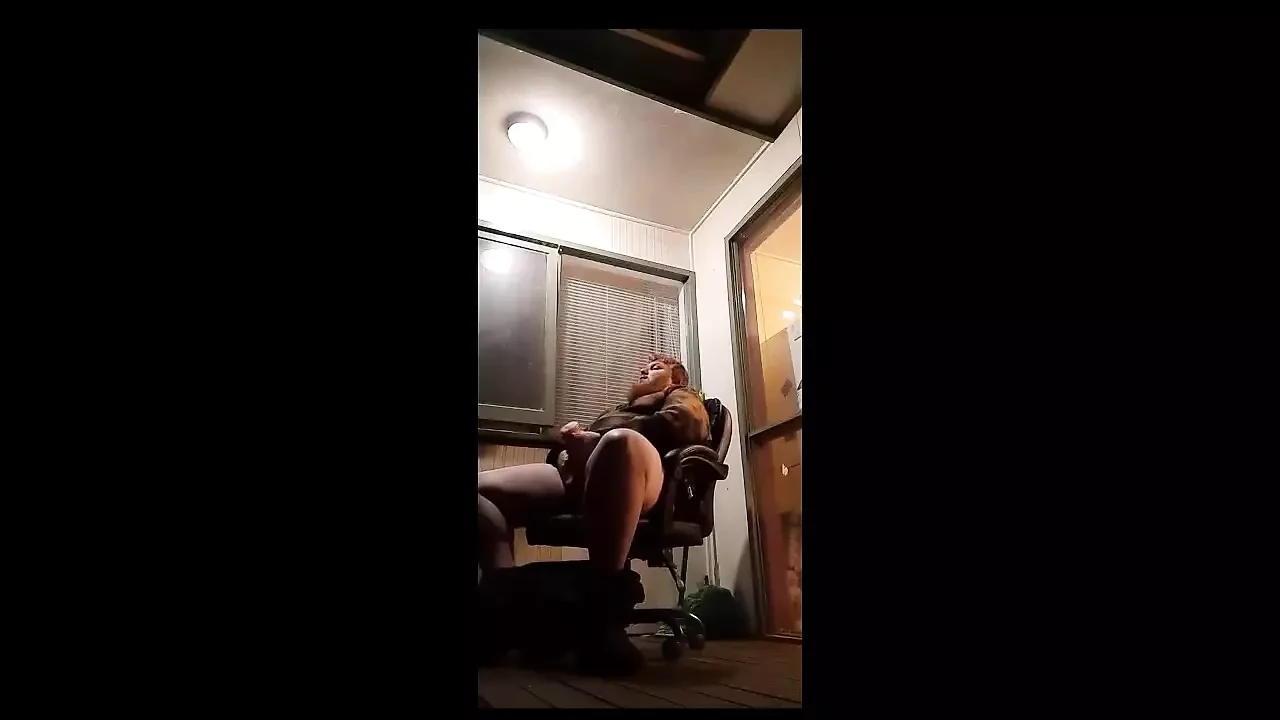 继妹在外面设置了摄像头，抓住了我，她确实在中途抓住了我。