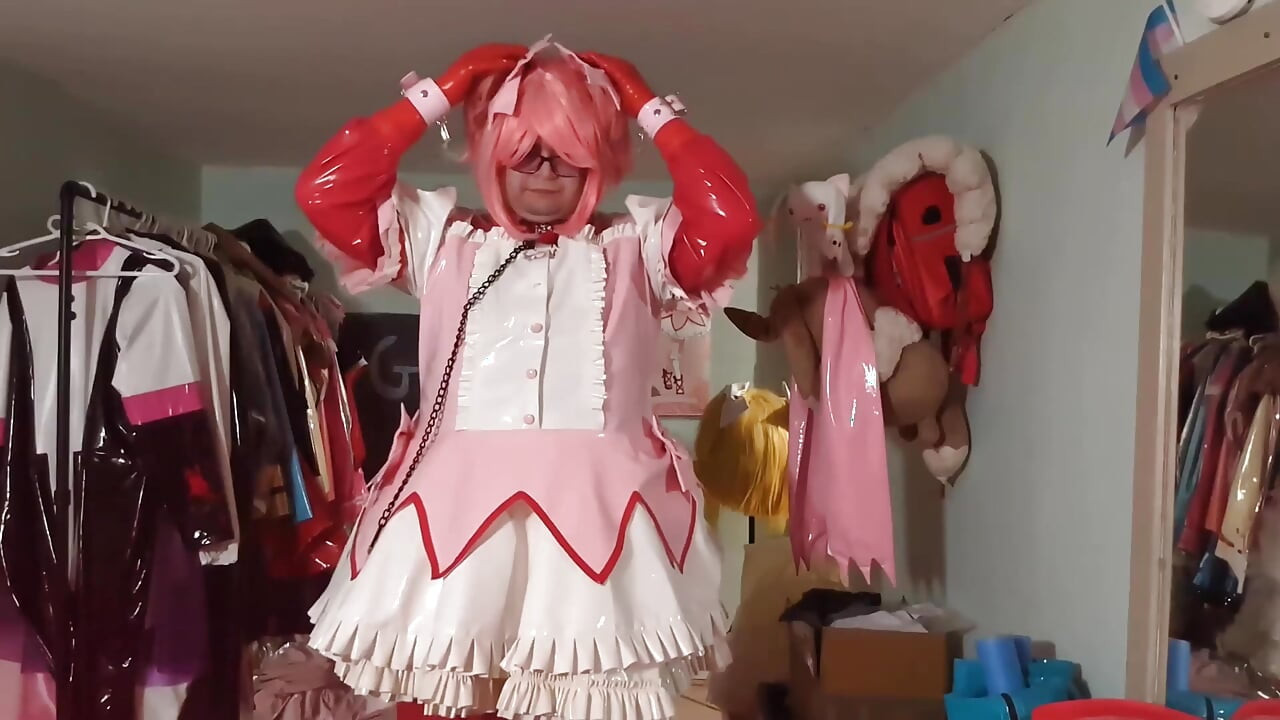 PVC Awek Sut Madoka dilapis dan terikat