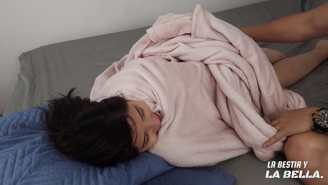 Stepbrother Cumshot on My Feet and I Suck His Amateur Cum