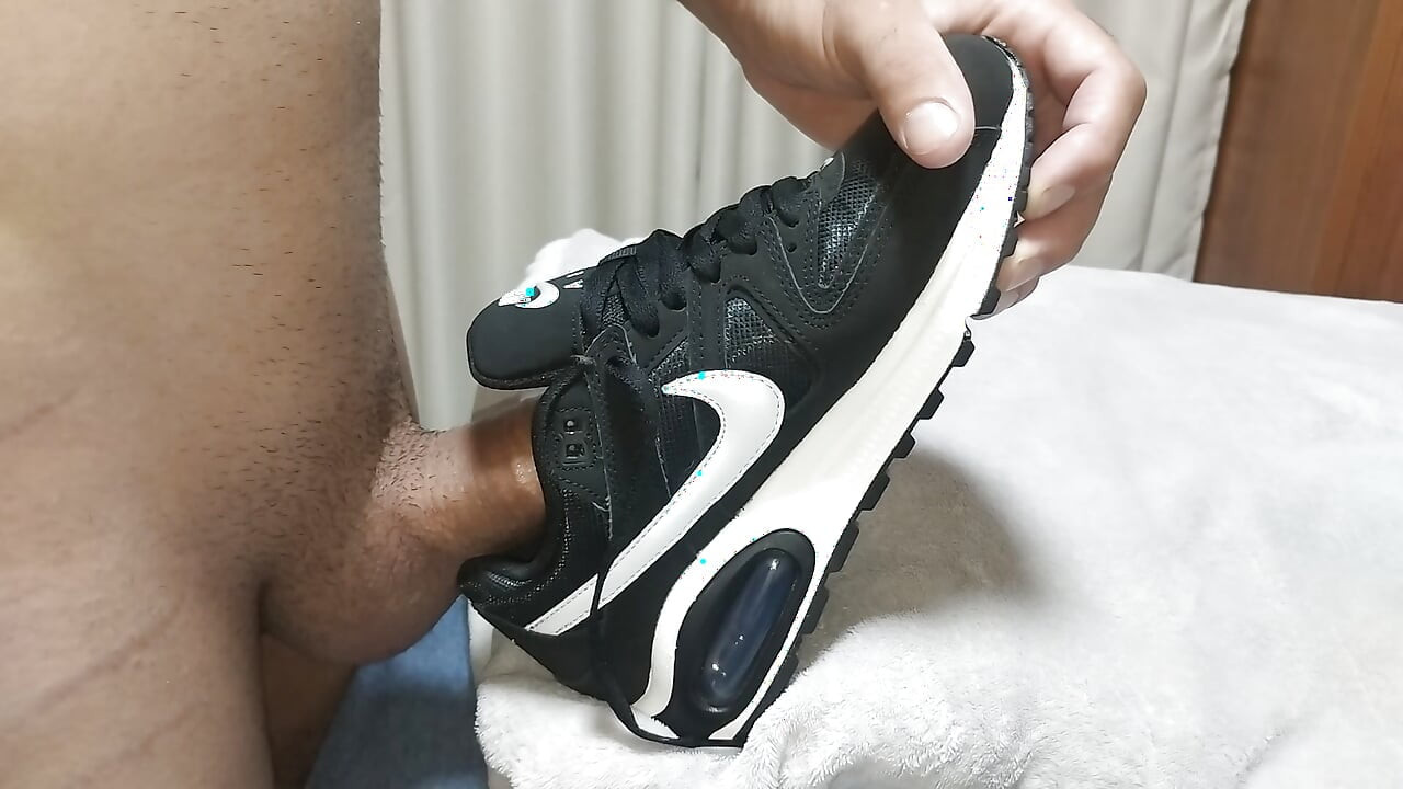Karımın spor ayakkabılarıyla seks, Adidas Süperstar ve Nike Air Max Komutanlığı, içine boşalıyor