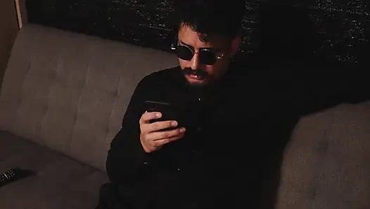 Saya membayar model untuk menemani saya dan kami bercinta sepanjang malam