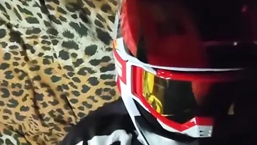Mxhelmet'teki eski erkek arkadaşım beni sıvazlıyor, gözlüklerine boşalıyor