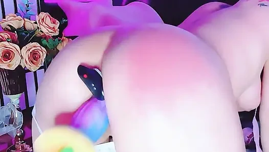 Watch me have fun with the alien didol