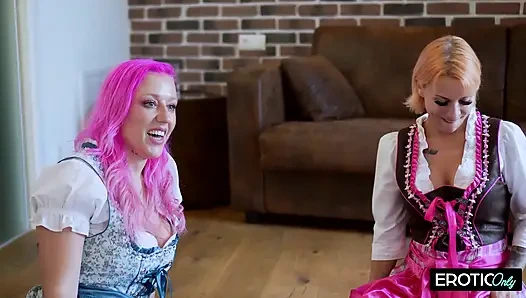 Olgun lezbiyenler patlamalı orgazm olana kadar amlarını parmaklıyor