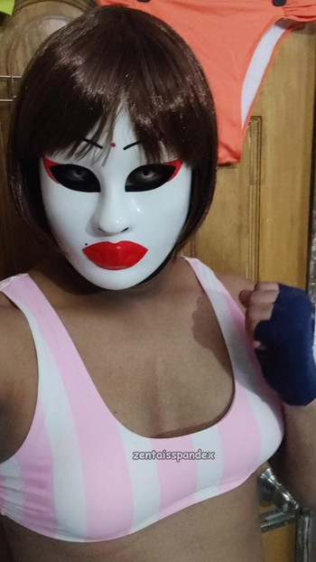 مثير المتحولين جنسيا CD FemBoy صالة الألعاب الرياضية تجريب اللياقة البدنية