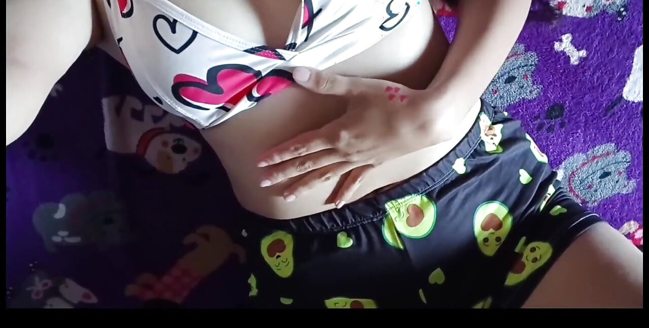 従順な若い女性は飽き足らない