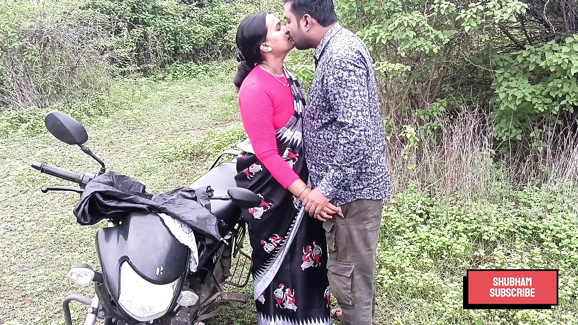 Indian Desi Kavita fuck with boyfriend  in jungle in doggy style cheating on husband , play romanitc sex with lover  ,