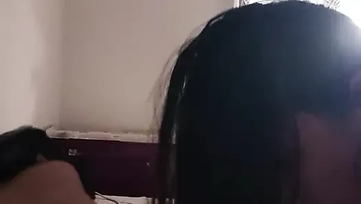 Erleben Sie es selbst. Ehefrau mit dicken titten gibt morgens blowjob.