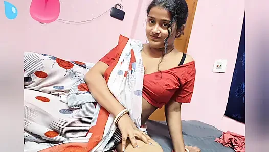 Kakak ipar India menggoda abang iparnya karena suaminya pergi ke angkatan laut selama enam bulan