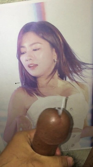 Apink Hayoung, hommage au sperme, éjacule sur son décolleté sexy