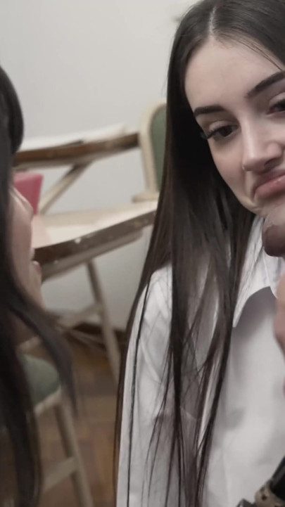 Instituto Limón Capítulo 1 O professor de matemática ensina dois colegas de classe a compartilhar de uma forma muito particular | Clipe 1