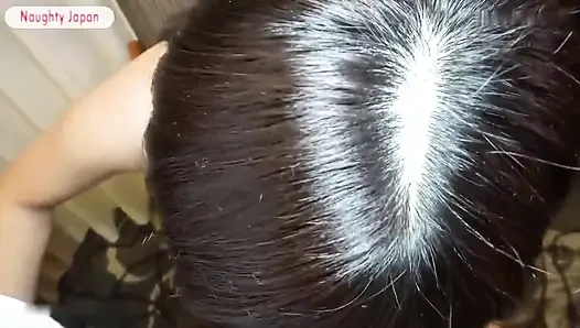 Sessiz siyah saçlı güzellik - nazik görünümü cesur özel bir tarafı saklıyor