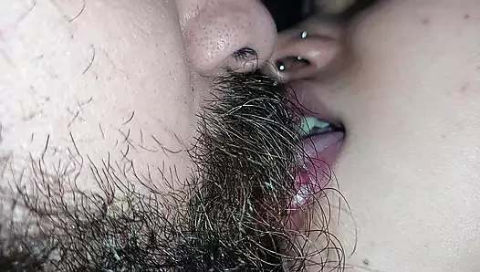 MOANING HORNY, WHILE LICKING AND KISSING THE NAUGHTY MOUTH OF THE BITCH WHO MASTURBATES HIS COCK