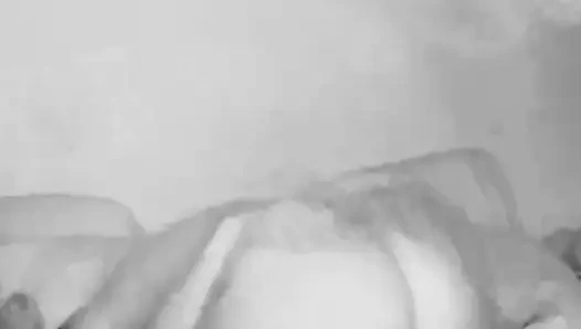 Onun sert yarağını hissettim ve yapmam gerekenleri hissettim.