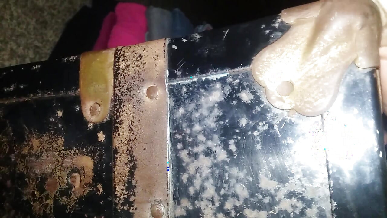 Manželka jezdí na péru před manželem