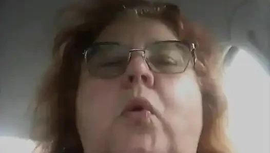 Die freche krankenschwester Vicki vapes danach in ihrem auto