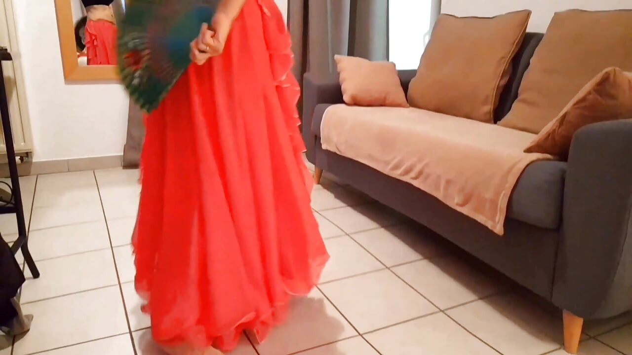 Selena's Belly Dance, Posing and Sex