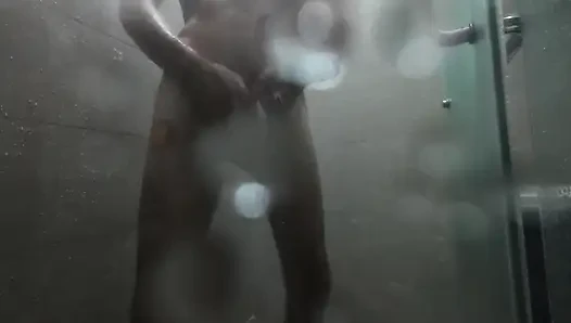 Er fickte mich, während ich versuchte, eine friedliche dusche zu nehmen