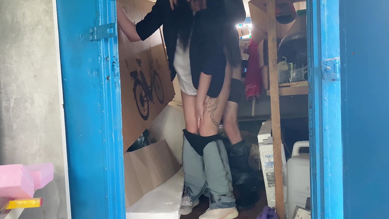 A Warehouse Worker Fucked the Manager Hard Right There on the Boxes and Put Her in Her Place