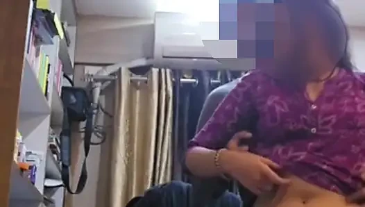 Быстрый минет и секс в гостиничном номере с великолепной индийской девушкой