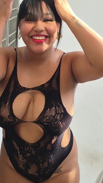 在互联网上看到我的老婆和别人做爱很正常