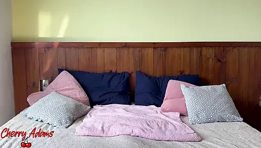 I Didn't Want to Wet the Bed! but I Did Squirt Several Times! I Masturbated and I Was Dying to Cum