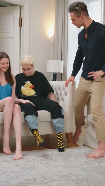 VIP4K. Hvis det gør dig liderlig at se en anden mand kneppe din kæreste, så se dette. Den bedste CUCKOLD-samling | Klip 1