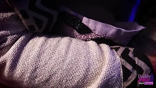 Babacığın seni mastürbasyon yaparken gördü ve sert boşalana kadar seni sikti!